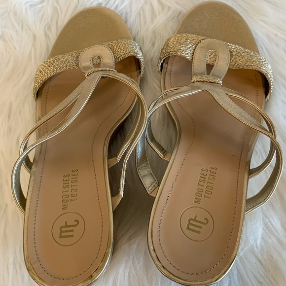 Mootsies Tootsies Gold Sandals Criss-Cross Slide - Picture 4 of 9
